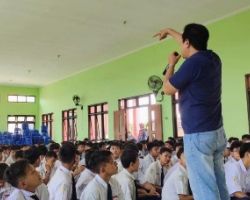 Berikan Wawasan Kepada Pelajar, Kapolsek Semampir Blusukan ke Sekolah