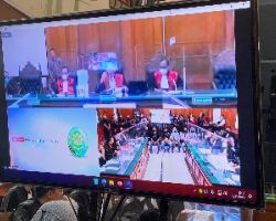 Saksi Korban Tragedi Kanjuruhan Melihat Banyak Suporter Nekat Turun ke Lapangan