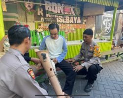 Hadir Beri Solusi, Polisi RW Surabaya Membuat Penjual Kopi Bisa Berjalan Lagi