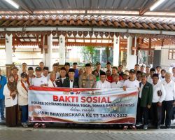 Sambut Hari Bhayangkara, Polres Jombang Gelar Bakti Sosial di Kompleks Makam Gus Dur