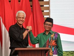 Elektabilitas Ganjar-Mahfud Anjlok, PDI-P Mulai Dekati Kubu AMIN
