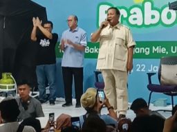 Prabowo Sebut Program Bagi-bagi Makanan Sehat Lebih Baik Daripada Internet Gratis