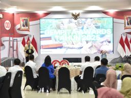 Jadi Pembicaraan dalam PKKMB UNESA, Kadindik Ajak Maba UNESA Ambil Peran dalam SDM Unggul
