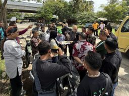 Kuasa Hukum Ahli Waris Tinjau Lokasi Tanah Sengketa di Kelurahan Larangan Cirebon