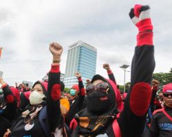 Buruh Kecewa tak Dapat Kepastian