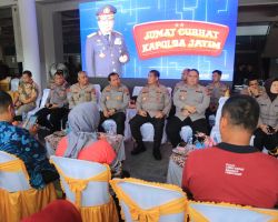 Jum'at Curhat, Kapolda Jatim Berikan Bakti Kesehatan Bhayangkara untuk Negeri