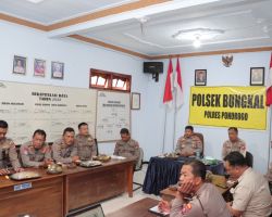 Sambangi Polsek Bungkal, Kapolres Ponorogo Pimpin Anev