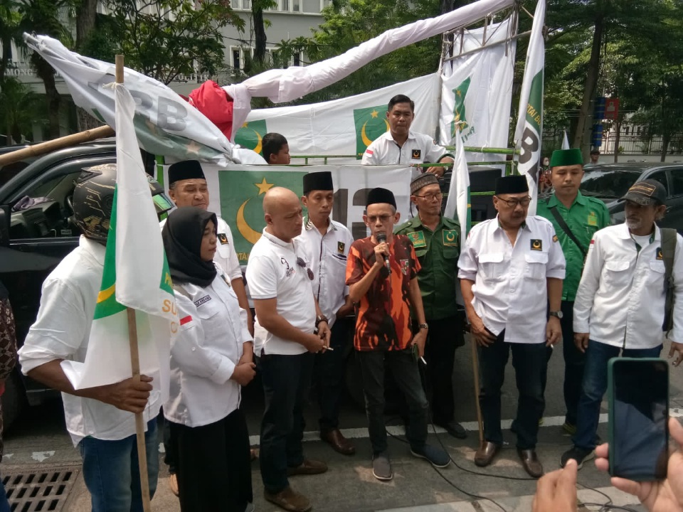PBB Kota Surabaya Daftarkan 50 Bacaleg Diantar 300 Relawan