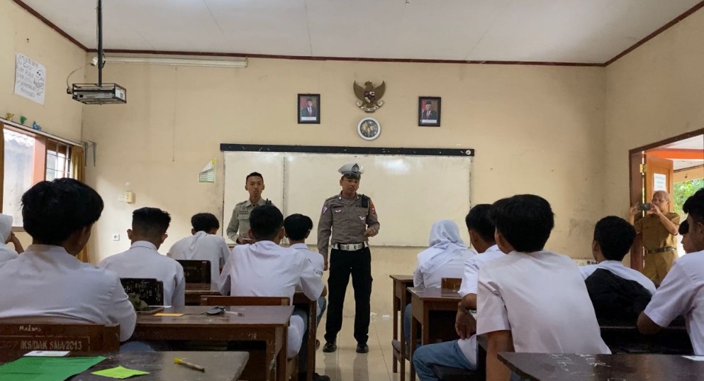 Pak Sicomo Polres Tulungagung Setia Jemput Bola, Permudah Masyarakat Urus SIM