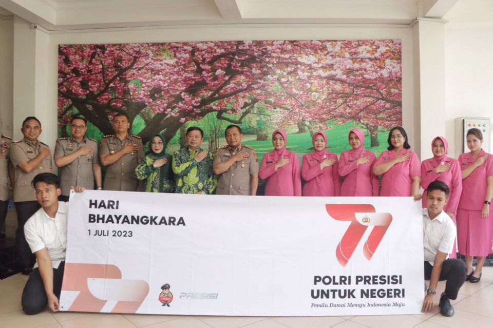 Polda Jatim Laksanakan Tradisi Anjangsana Kepada Para Mantan Kapolda di Hari Bhayangkara
