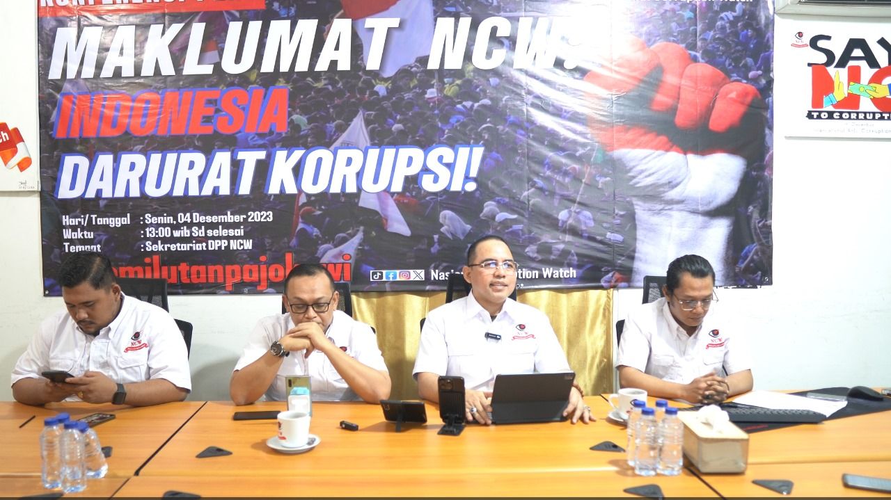 Ketua Umum NCW Hanifa  Sutrisna (kedua dari kanan)