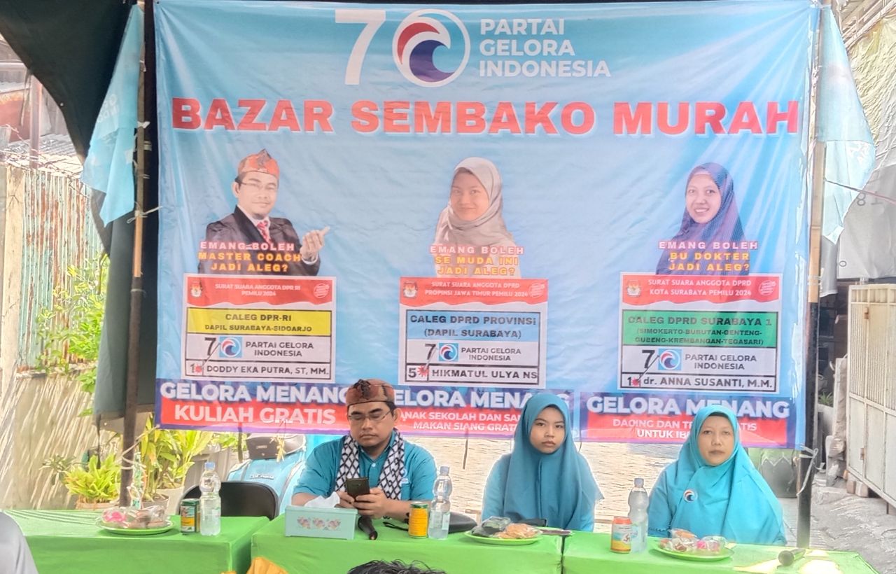 Bahan Pokok Semakin Mahal, Caleg Partai Gelora Gelar Bazar Sembako Murah di Gembong Surabaya