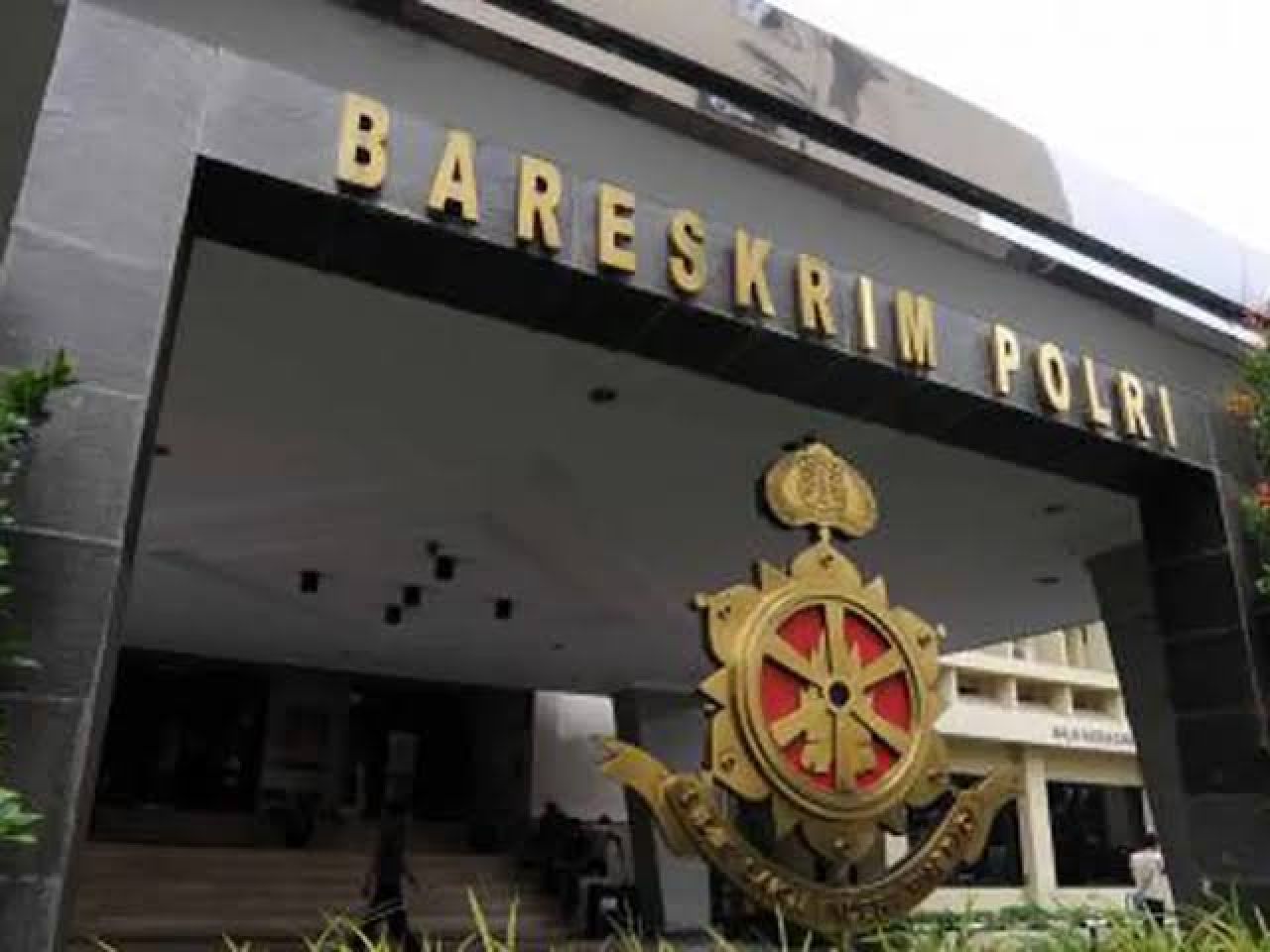 Sudah Empat Kali Diperiksa, Firli Belum Juga Ditahan