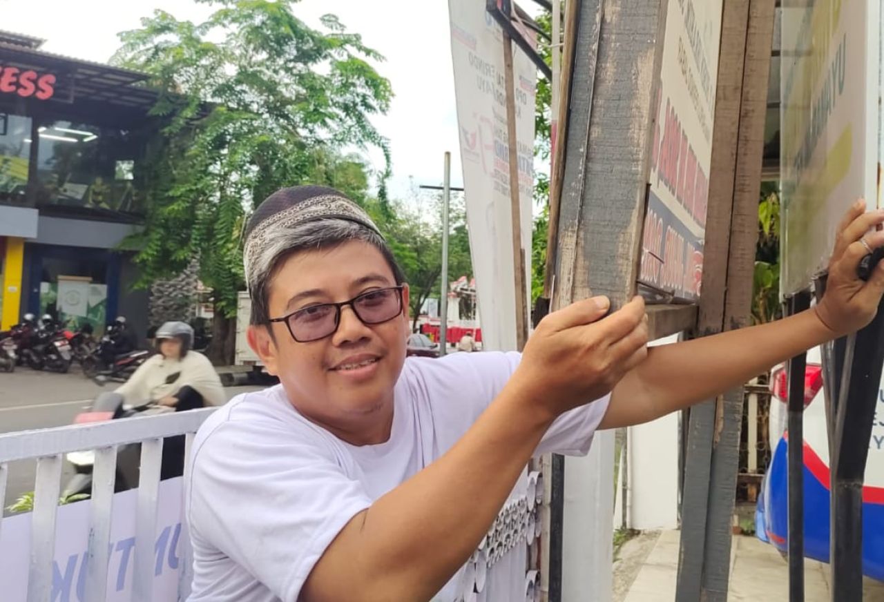 Pemasangan APK Langgar Etika, Papan Nama Kantor Perindo Ditutup Baliho Caleg