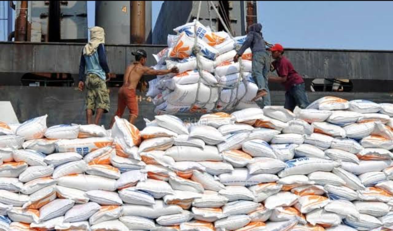 Masuknya Beras Impor Asal Vietnam Dinilai Bakal Mencekik Petani