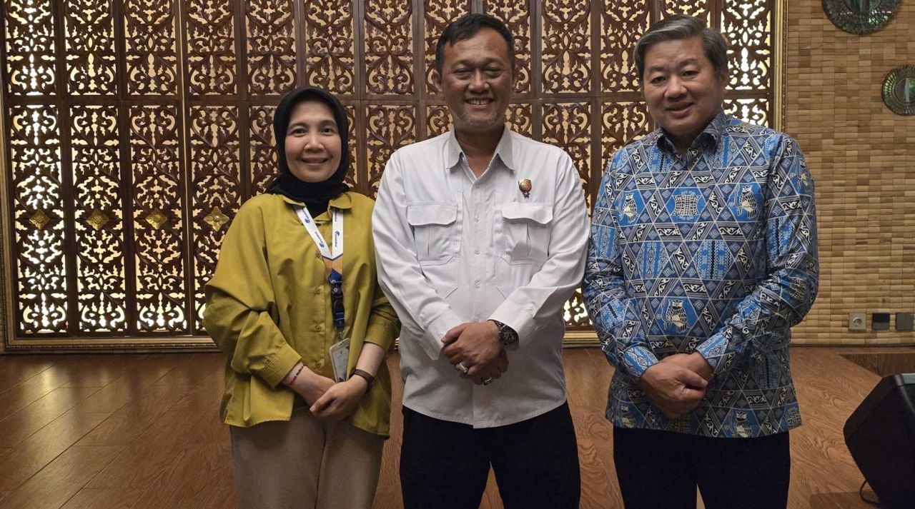 Ketum GAPMMI Adhi S Lukman (kanan) bersama Adhi S. Lukman bersama Direktur Ekonomi Baintelkam Polri Brigjenpol Ratno Kuncoro (tengah)