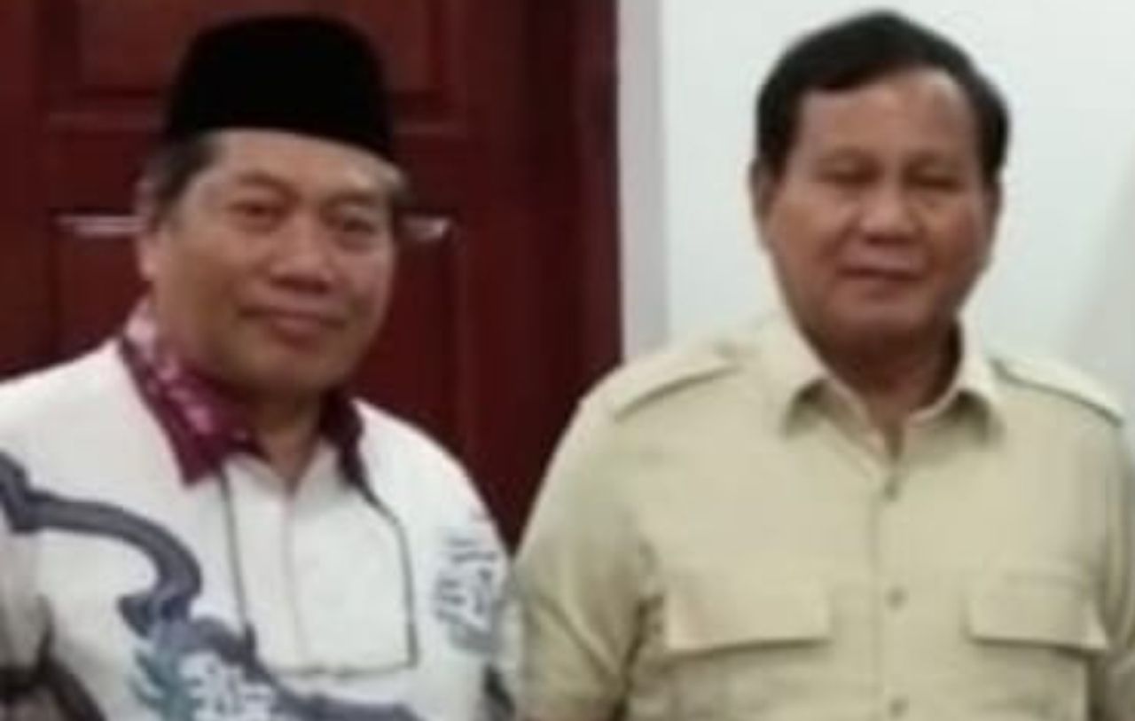 Mantan Pengurus Pusat (PP) Keluarga Mahasiswa Alumni Penerima Beasiswa Supersemar (PBS) 1990-2002, HM.Taufiq Rahman AS bersama Presiden Prabowo Subianto. (Foto: HINews)