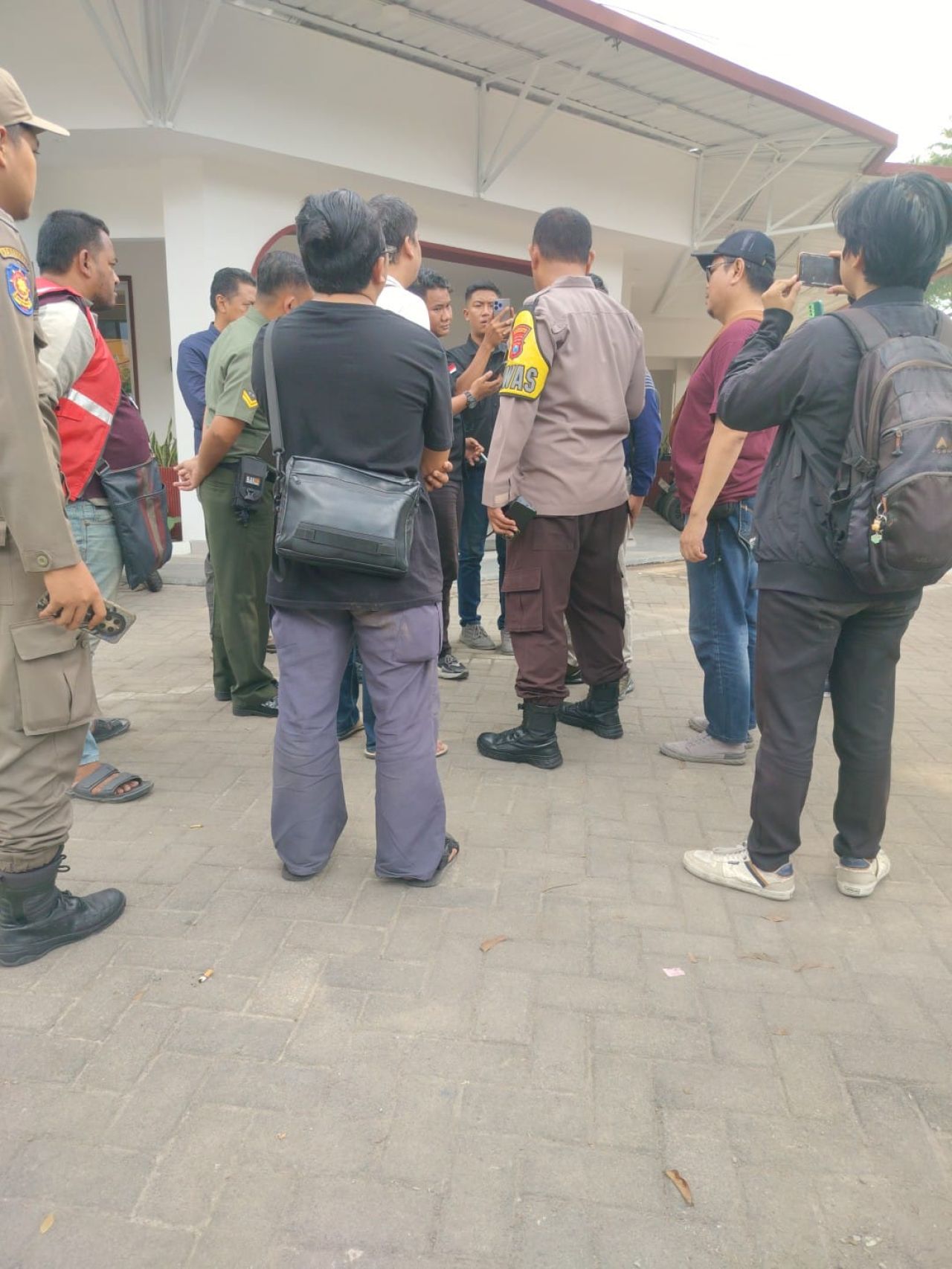 Mendapat Protes Dari Warga, Kopi Kenangan Nyaris Disegel