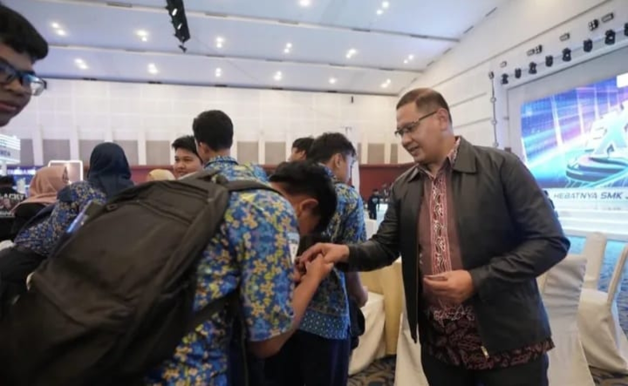 Expo & Expose SMK Hebat Jatim 2026, Aries Agung Paewai Dorong Kolaborasi SMK dan Dunia Industri