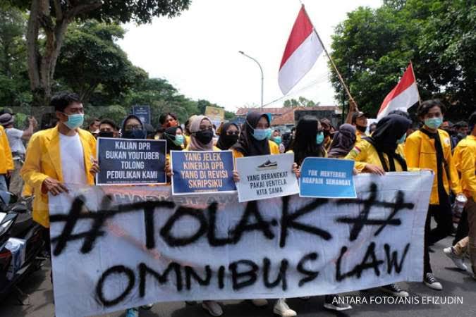Mahasiswa saat melakukan aksi penulakan UU Ciptaker (Foto: Ist)