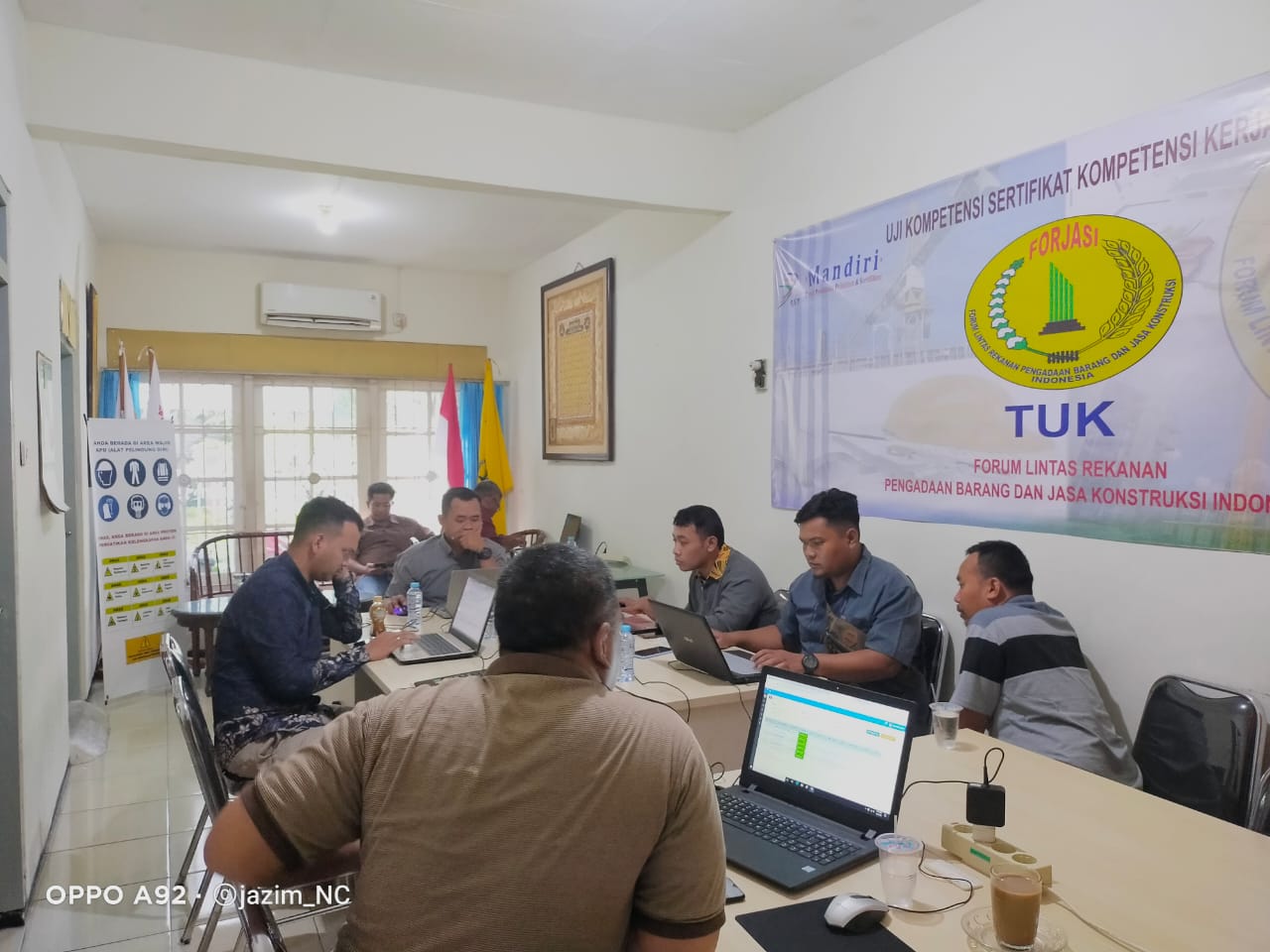 Forum Lintas Rekanan Pengadaan Barang dan Jasa Konstruksi Indonesia (Forjasi) bersama Himpunan Jasa Konstruksi Indonesia (HJKI) Jawa Timur melakukan kerja sama dengan Pusat Pembinaan Pelatihan dan Sertifikasi Mandiri (P3SM) menggelar pelatihan Asesor Kom