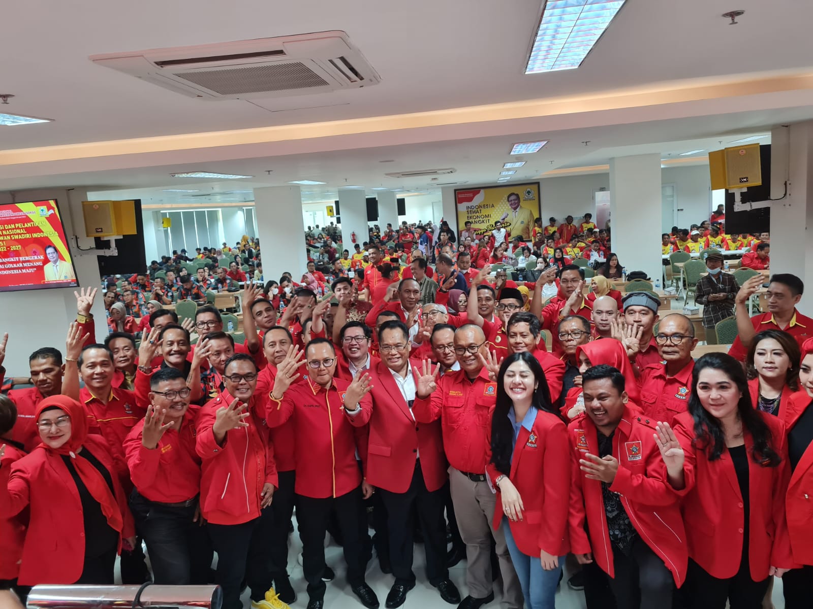 Dewan Pimpinan Nasional Sentral Organisasi Karyawan Swadiri Indonesia (Depinas SOKSI) merayakan puncak Hari Ulang Tahun (HUT) ke-63 sekaligus pelantikan pengurus Depinas SOKSI periode 2022 - 2027 di DPP Partai Golkar.