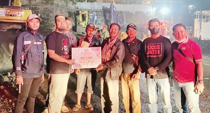 BPW KKSS Jatim Dan BPD KKSS Kota Surabaya Salurkan Bantuan Peduli Korban Bencana Banjir