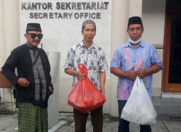 Lembaga Pengawas Kinerja Aparatur Negara Indonesia Bersama Lembaga Otonomnya Berbagi Takjil Ramadhan